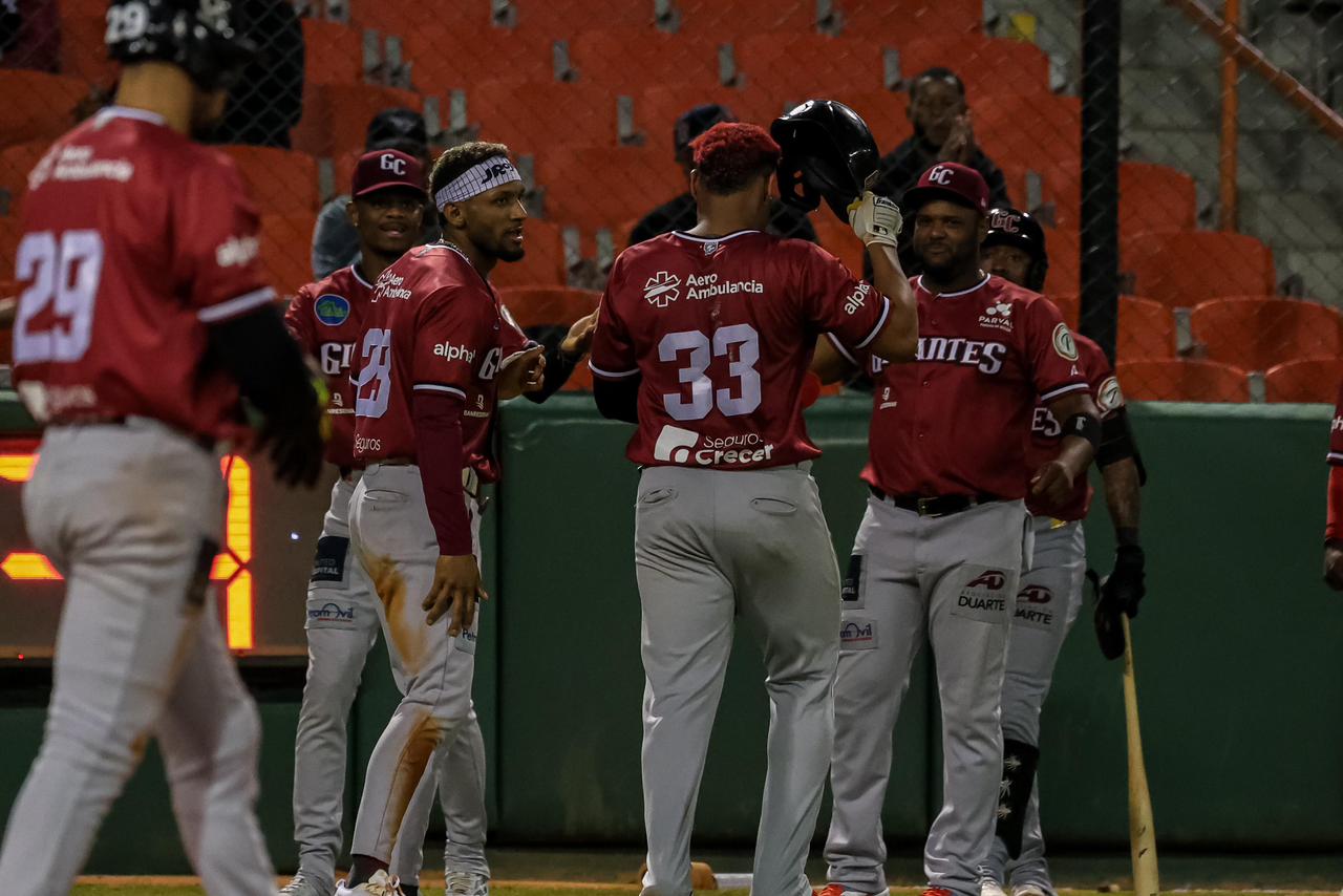 Giants Silence Bulls with Comeback in Ninth | De Último Minuto English