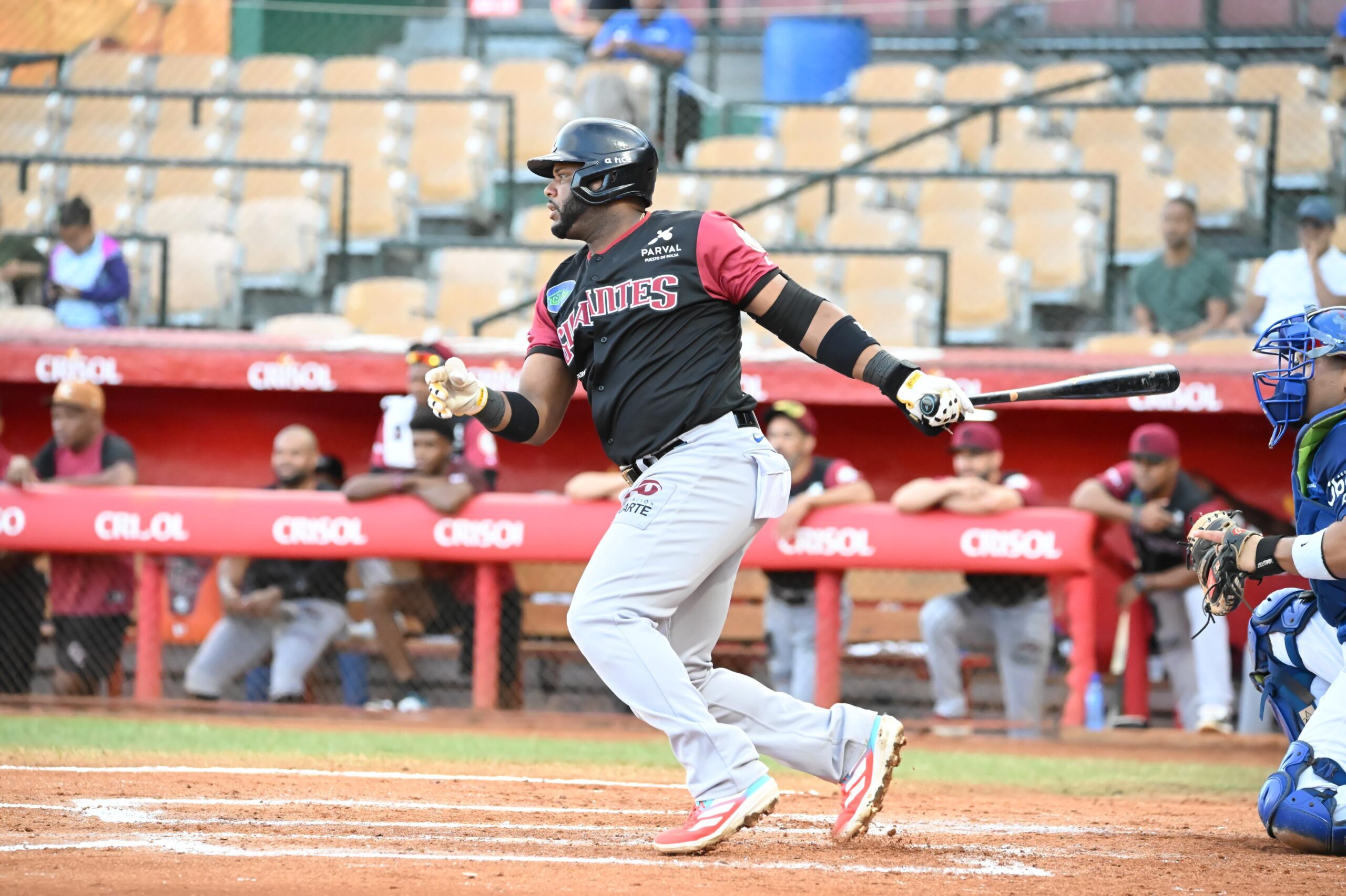 Giants close with four straight wins and advance to third place after defeating Licey | De Último Minuto English