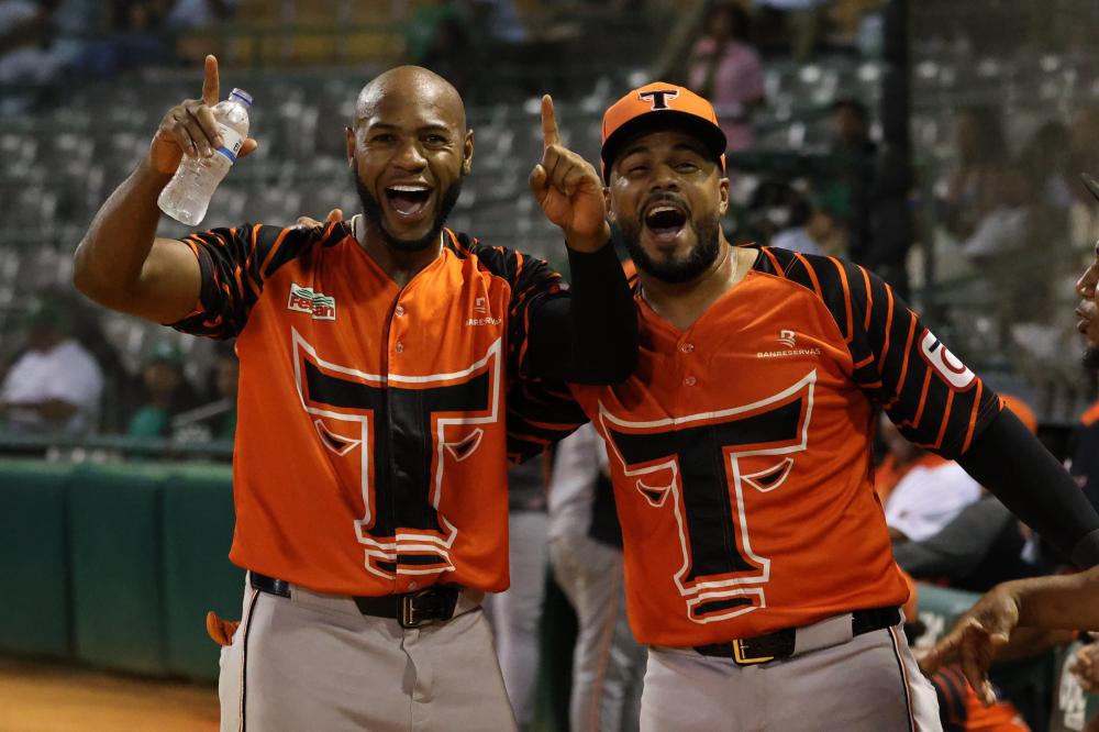 De la Cruz and Candelario answer with power; Brooks guides shutout 7-0 over the Stars | De Último Minuto English