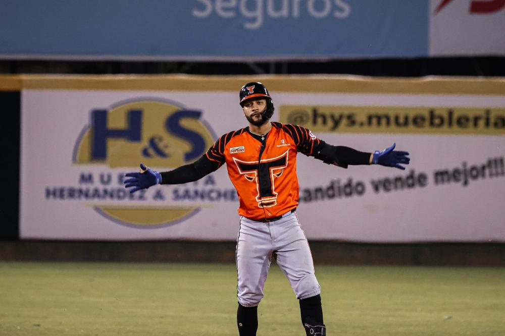 Celestino and Castillo lead Toros del Este to a 10-3 victory over the Gigantes | De Último Minuto English
