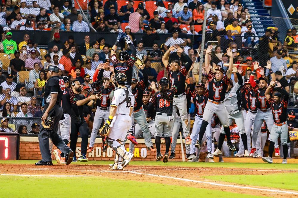 Liberato drives in four and Toros beat Águilas 7-6 in the Round Robin | De Último Minuto English