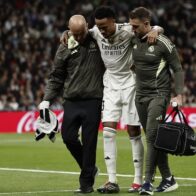 Militao will be out for four months due to a muscle tear in the femoral biceps. | De Último Minuto English