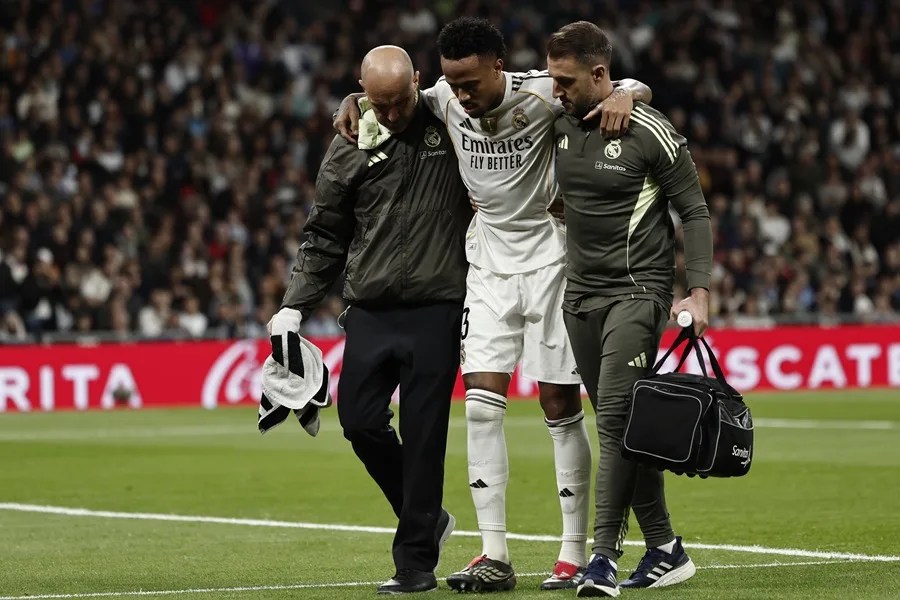 Militao will be out for four months due to a muscle tear in the femoral biceps. | De Último Minuto English