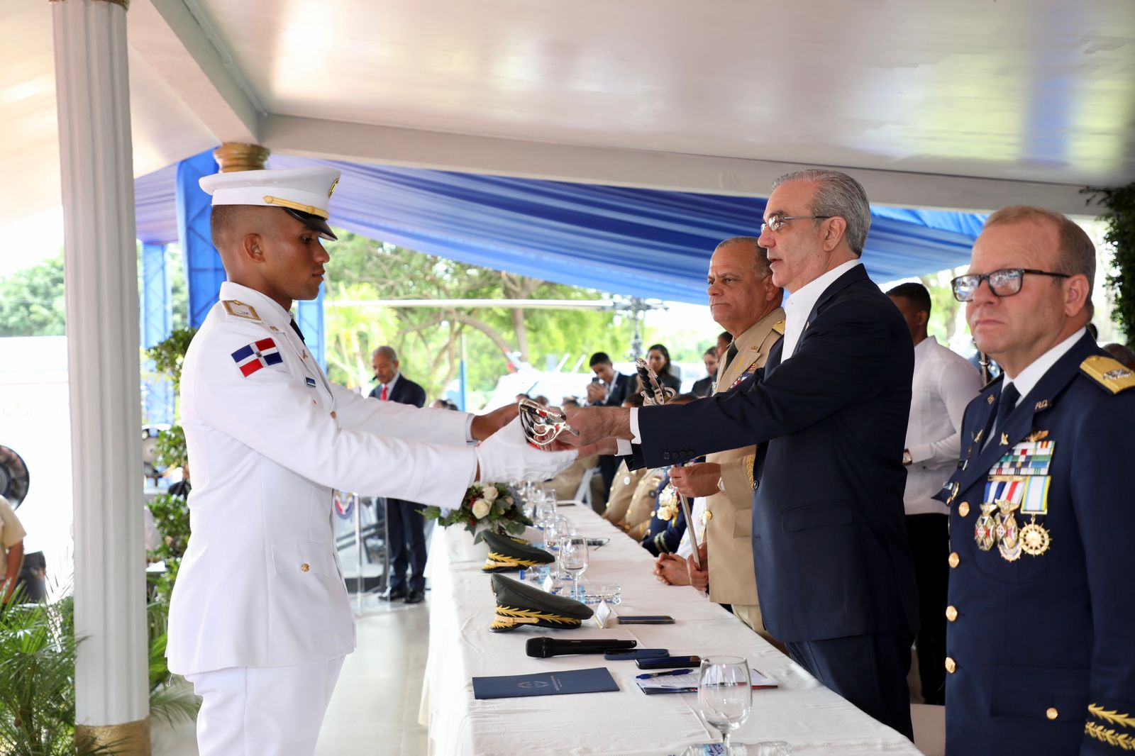 President Abinader leads graduation of 40 new cadets of the Dominican Air Force | De Último Minuto English