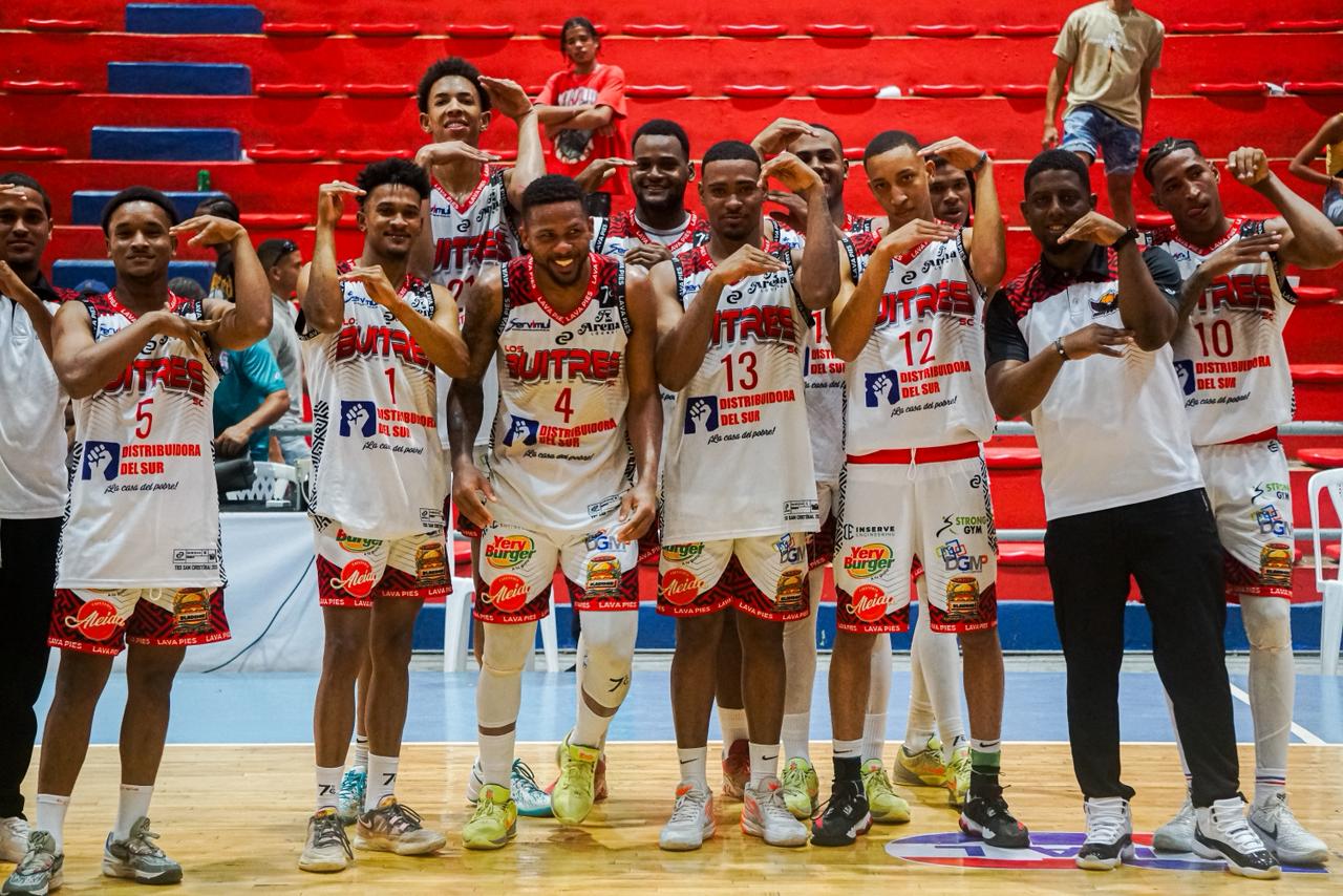 Vultures and Wolves strike first in the start of the semifinals of the Superior Basketball Tournament of San Cristóbal | De Último Minuto English