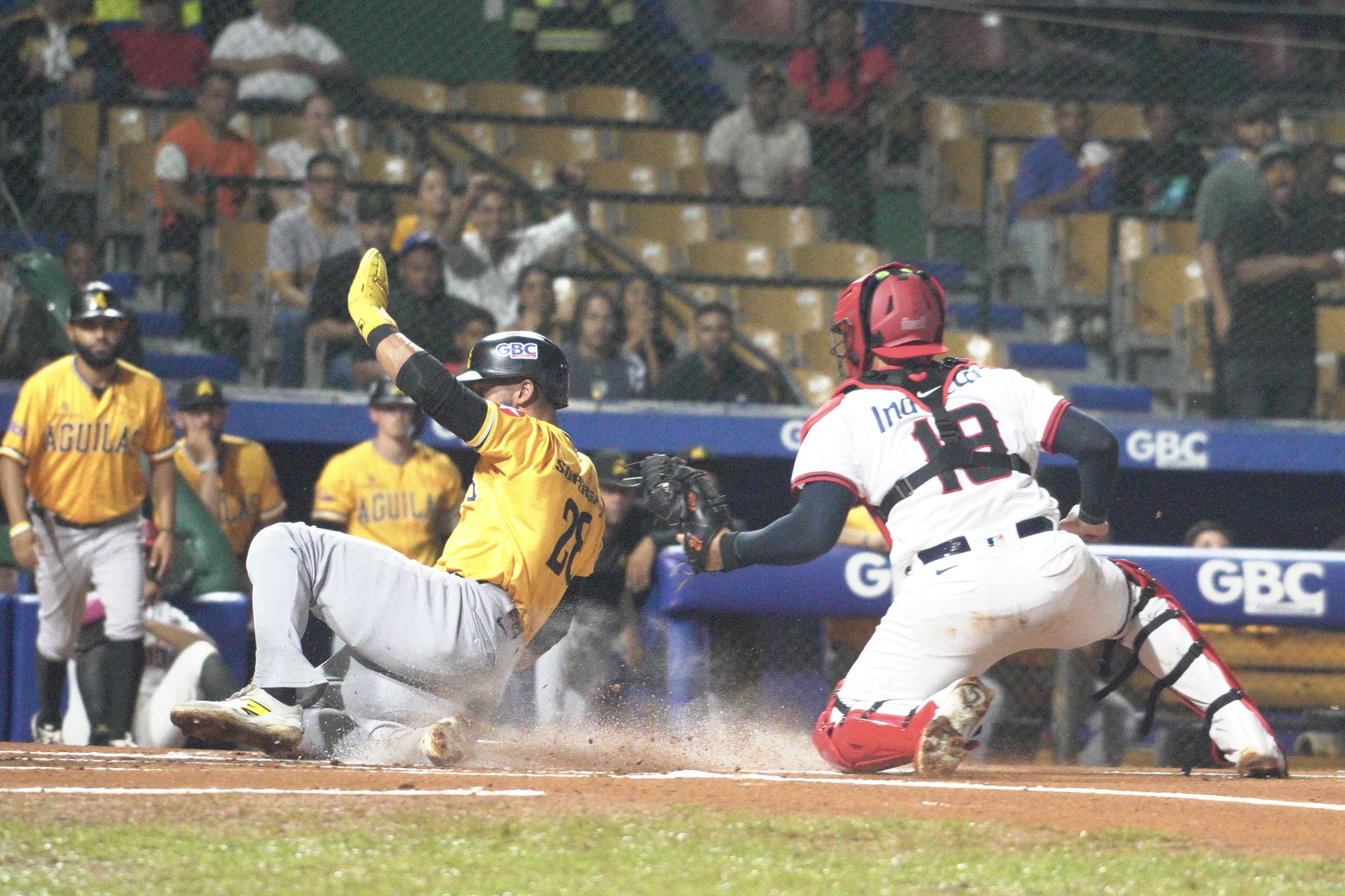 Leones del Escogido defeat Águilas Cibaeñas 7-3 at the Quisqueya | De Último Minuto English