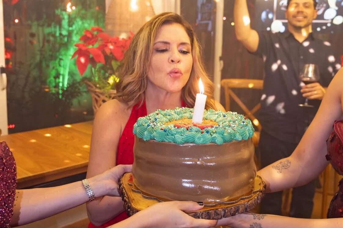 Tania Báez celebrates her 60th birthday in a big way with her family | De Último Minuto English