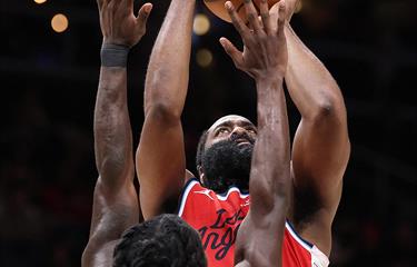 James Harden surpasses Carmelo Anthony and enters the historical top 10 scorers in the NBA | De Último Minuto English