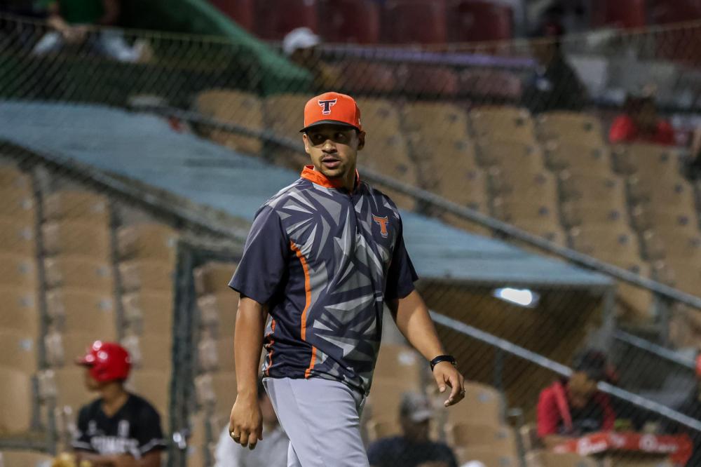 Víctor Estévez is named Major League coach by the Washington Nationals | De Último Minuto English