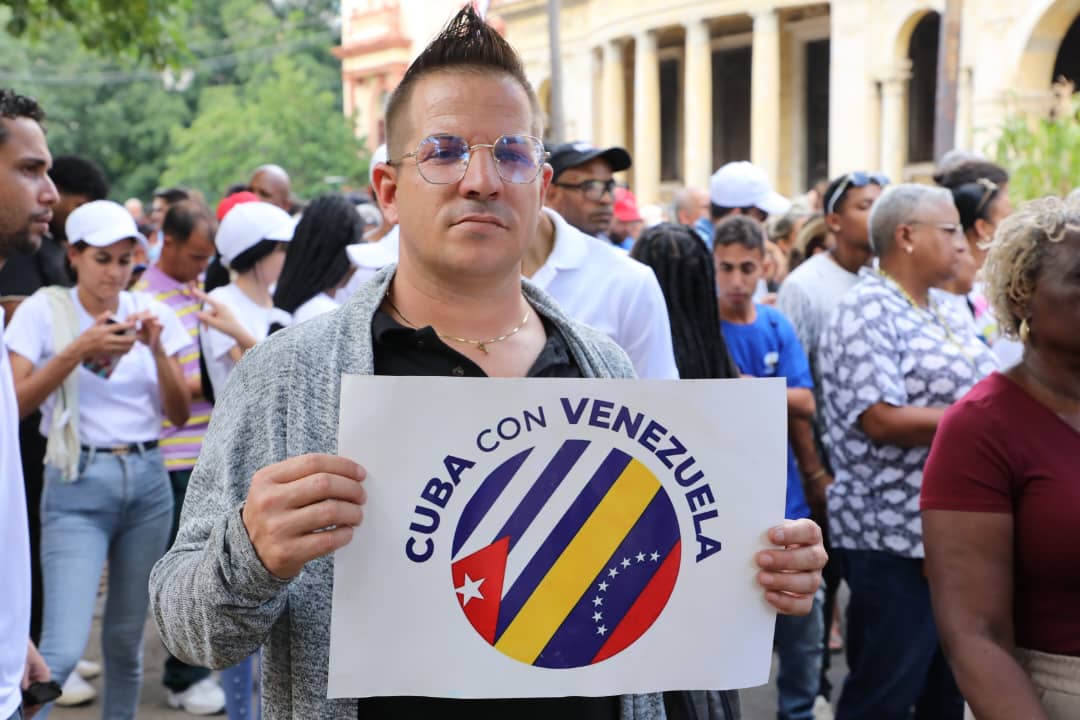 Hundreds of Cubans express their support for Venezuela amid tensions with the U.S. | De Último Minuto English