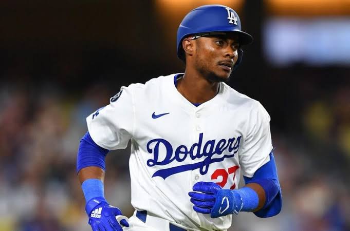 Marlins acquire Dominican Esteury Ruiz in trade with the Dodgers | De Último Minuto English