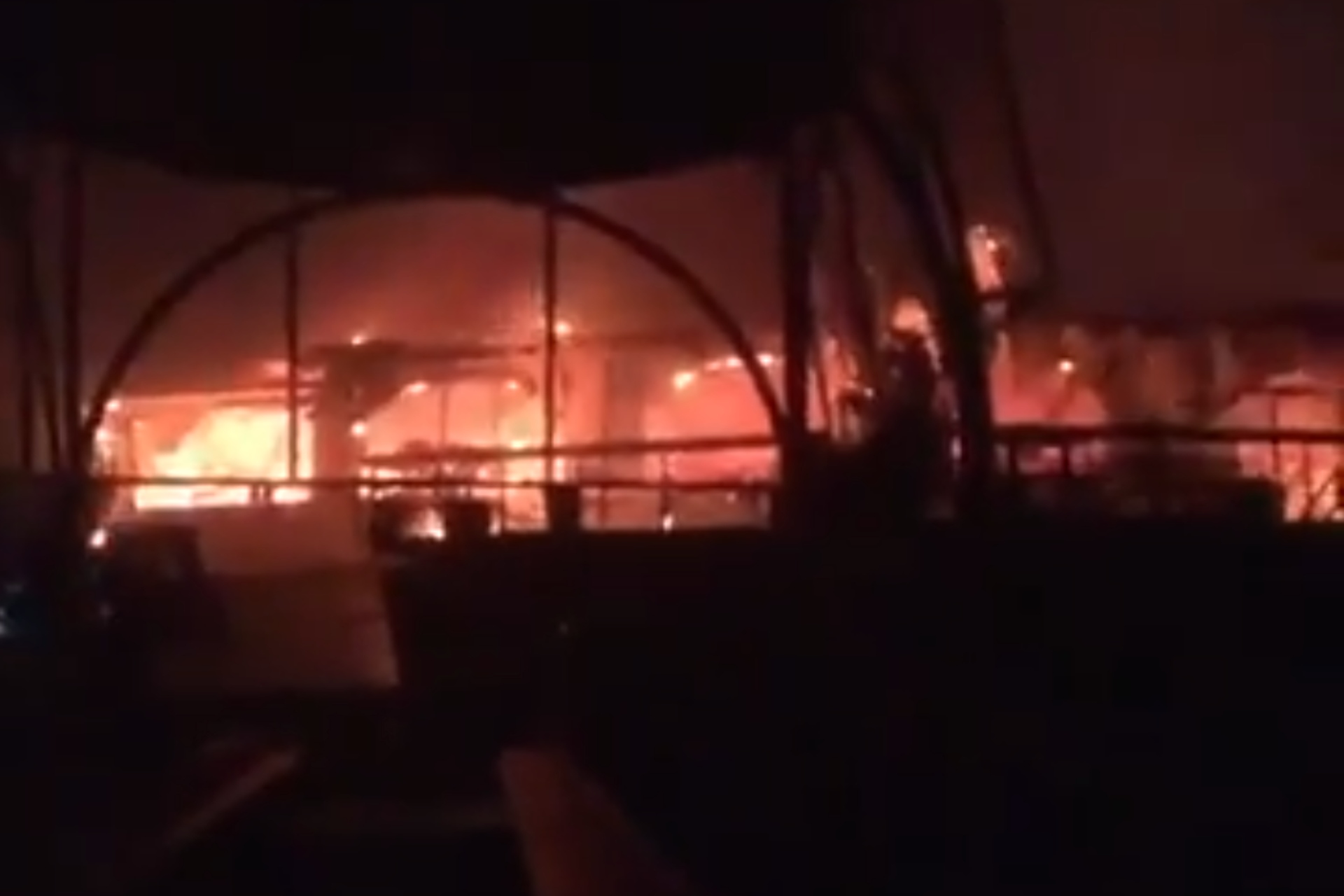 At least 23 dead in fire at a club in a popular tourist destination in India | De Último Minuto English