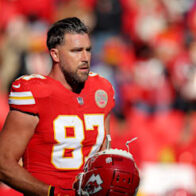 Travis Kelce leads fan voting for the NFL Pro Bowl | De Último Minuto English