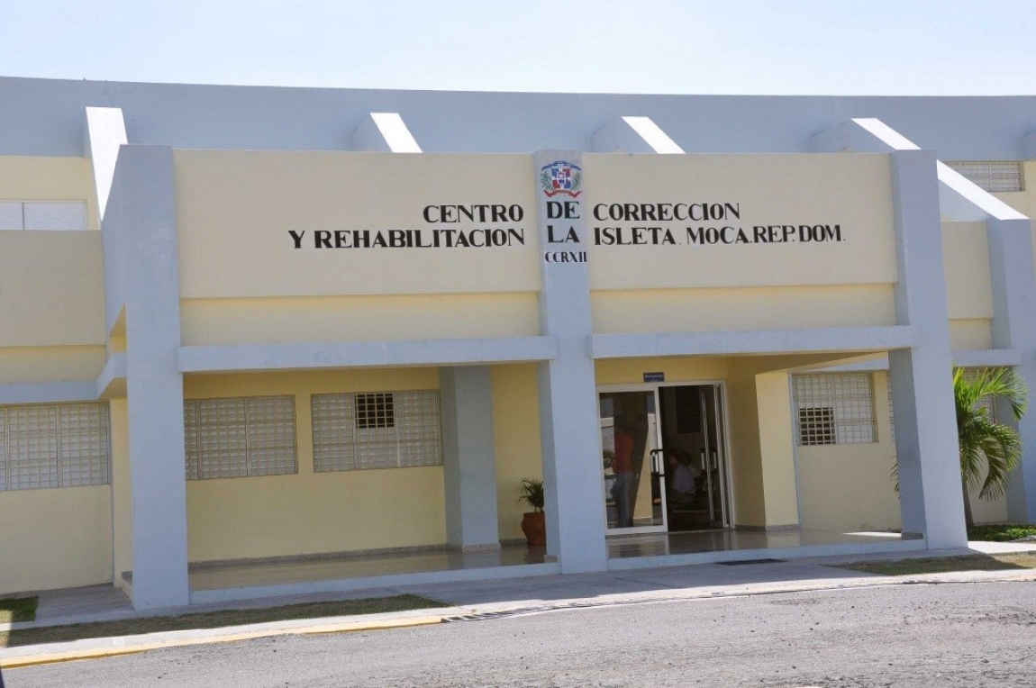 Seven prison officers allegedly linked to a prisoner's escape are arrested | De Último Minuto English