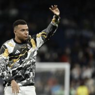 Mbappé is included in Real Madrid's squad to face Manchester City despite his fracture | De Último Minuto English