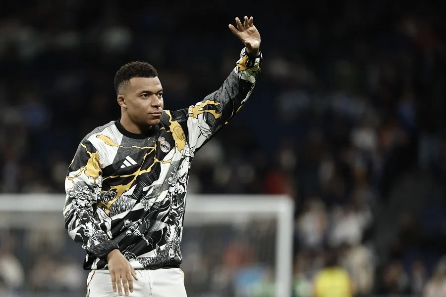 Mbappé is included in Real Madrid's squad to face Manchester City despite his fracture | De Último Minuto English