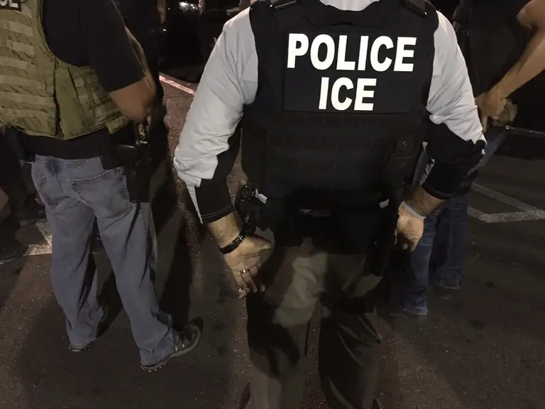 A Guatemalan migrant dies in ICE custody in Texas | De Último Minuto English