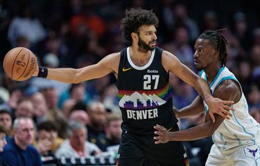 Murray leads Denver's third straight win; Knicks, Celtics and Lakers also win on an electrifying NBA night | De Último Minuto English