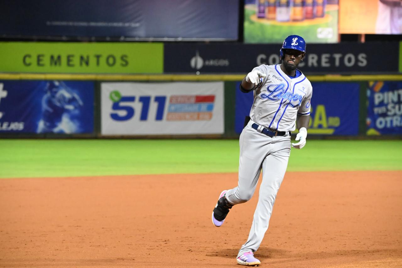 Abreu dominates and Mauricio debuts with a home run in Licey's 5-3 victory over Escogido | De Último Minuto English