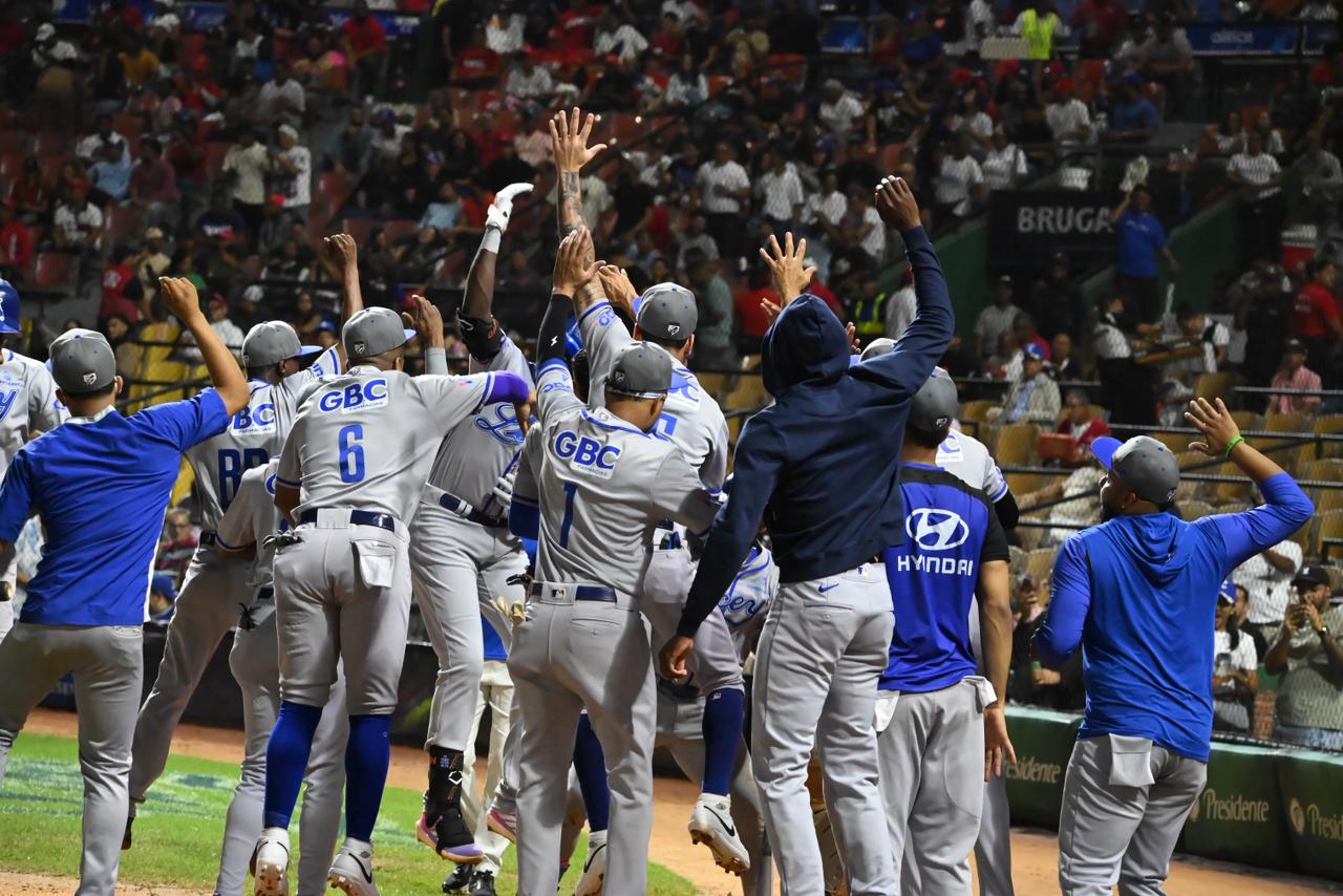 Toros and Gigantes prevail; Licey breathes and Escogido sinks even further in the standings | De Último Minuto English