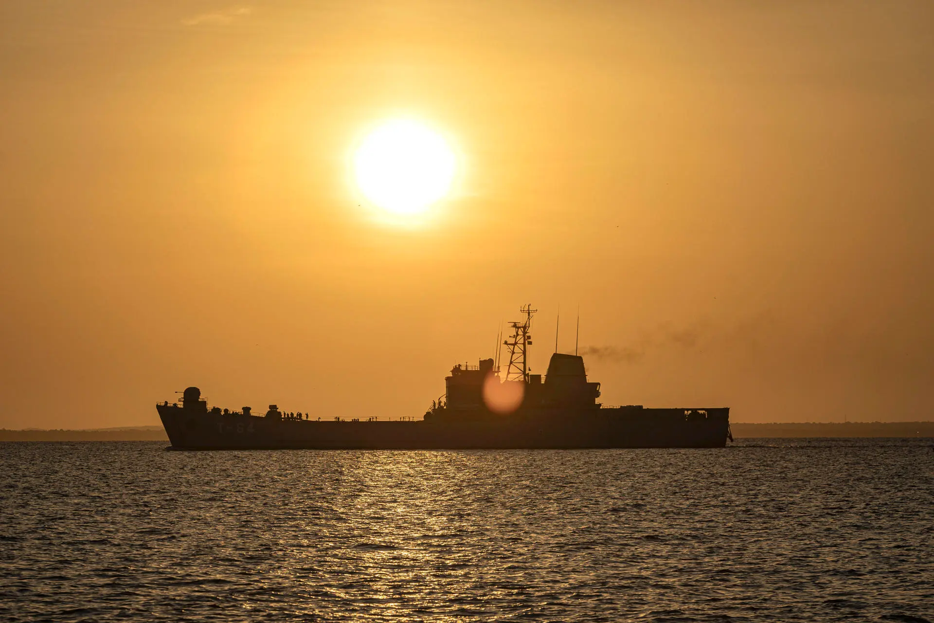 The US sanctions 29 vessels for transporting Iranian crude oil and derivatives | De Último Minuto English
