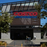 Costco sues Trump to recover tariff refunds | De Último Minuto English