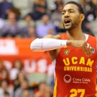 Sadiel Rojas celebrates the retirement of his jersey at UCAM Murcia | De Último Minuto English