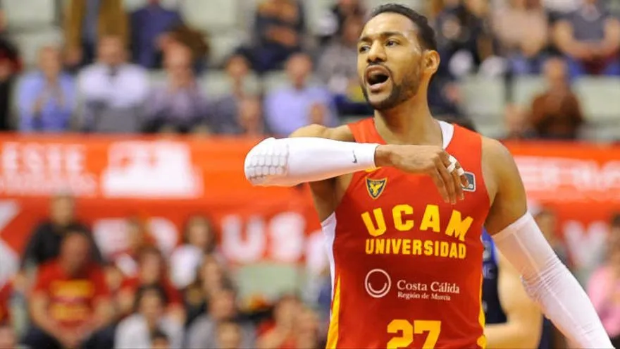 Sadiel Rojas celebrates the retirement of his jersey at UCAM Murcia | De Último Minuto English