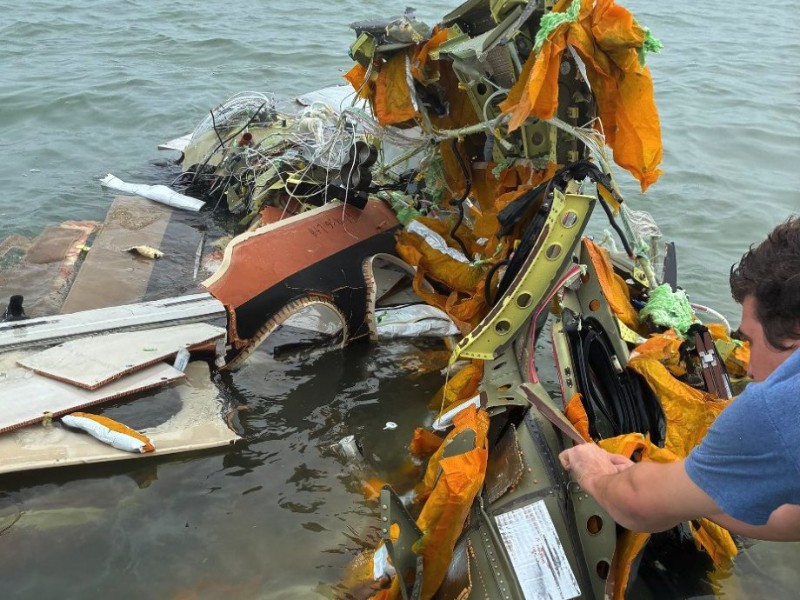 Six dead from the fall of a Mexican Navy aircraft during a medical mission in Texas | De Último Minuto English
