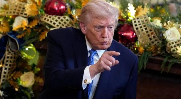 Trump says Venezuela took away oil rights from the U.S. and wants them back | De Último Minuto English
