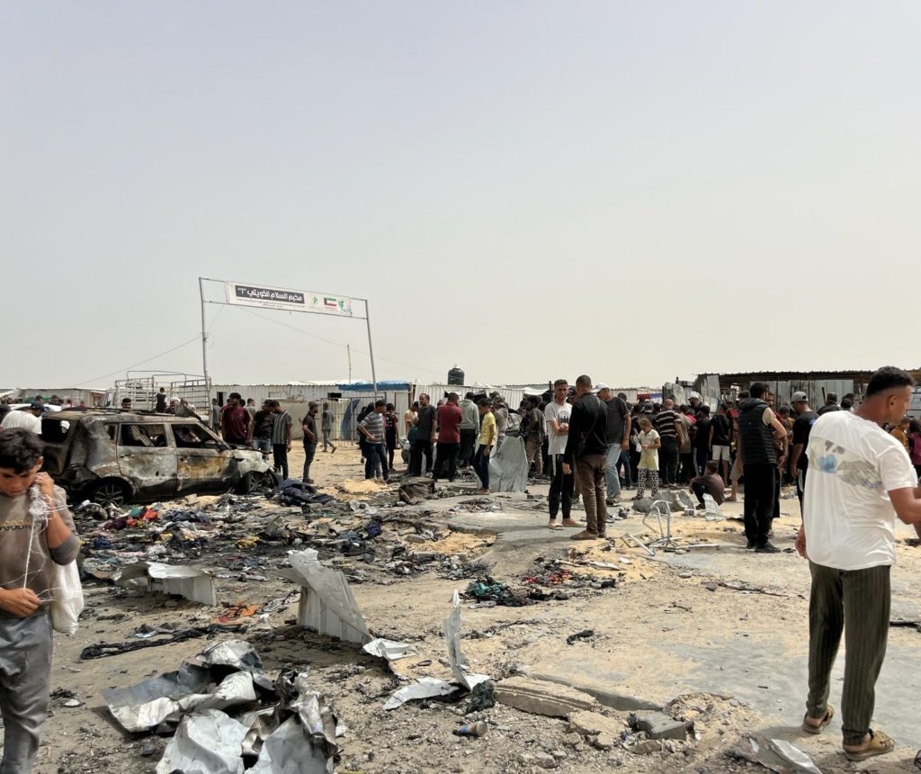 A woman and her son die in a fire in displaced persons' tents in Gaza | De Último Minuto English