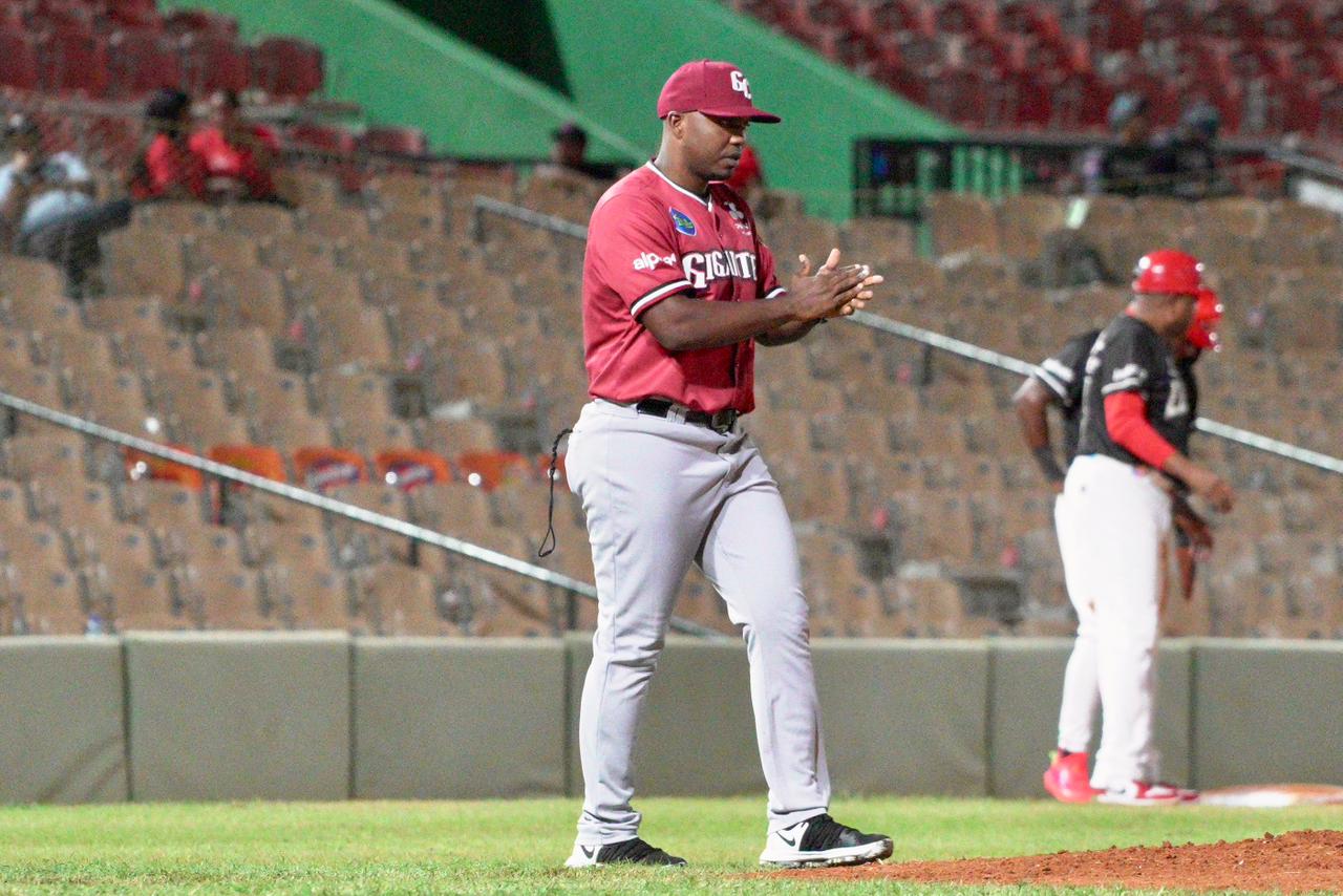 Gigantes del Cibao ratify Jefry Sierra as manager for the rest of the season | De Último Minuto English