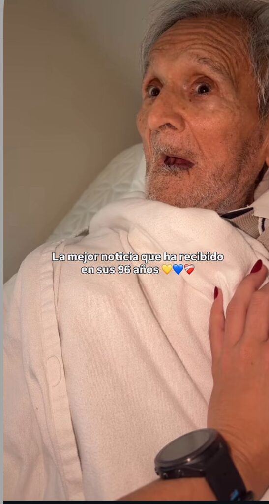 The emotional reaction of a 96-year-old man upon receiving the news of Maduro's capture | De Último Minuto English