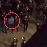 Maduro descends handcuffed from the military plane after landing in New York | De Último Minuto English