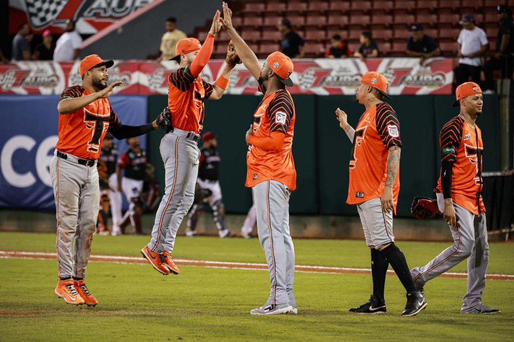 Eloy Jiménez and timely pitching lead Toros' victory over Gigantes | De Último Minuto English