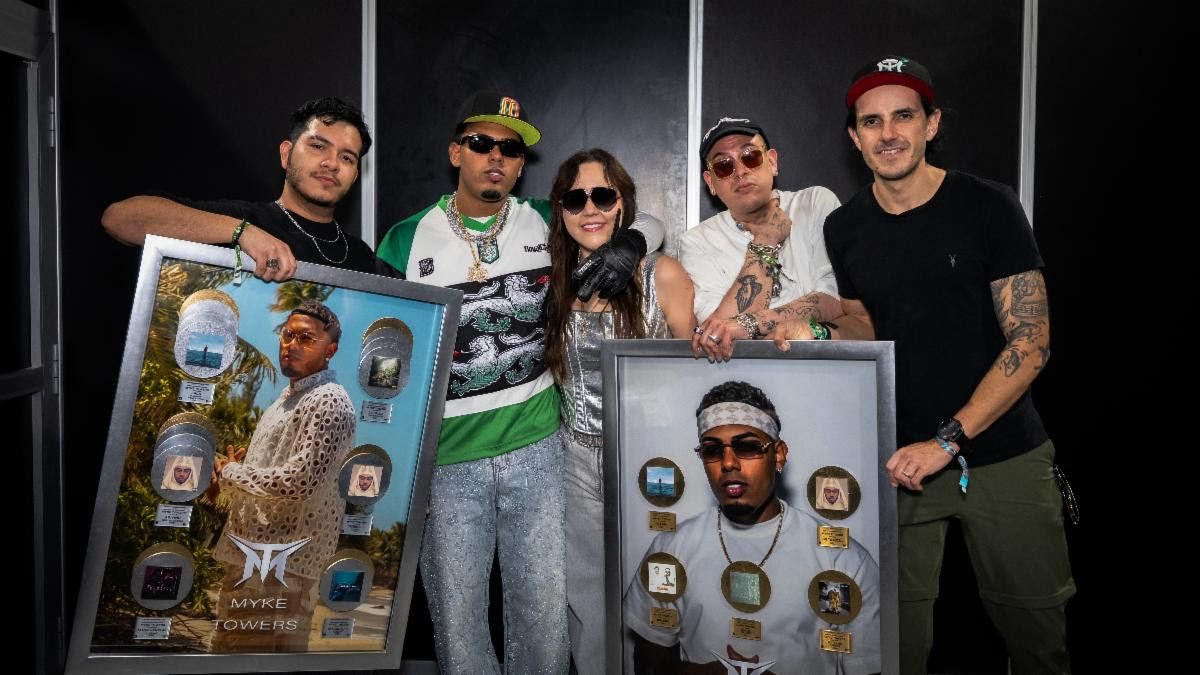 Myke Towers receives multiple Diamond, Gold, and Platinum records in Mexico | De Último Minuto English