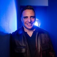 Jaime Viñas turns a forbidden fantasy into a song | De Último Minuto English