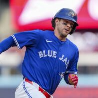 Clement leaves the Atléticos on the field and the Azulejos make history with another walk-off | De Último Minuto English