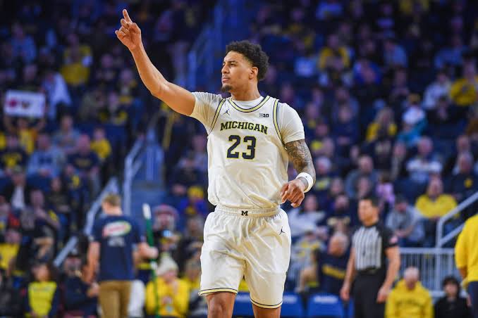 Dominican Yaxel Lendeborg leads Michigan beatdown and advances to the NCAA Final Four | De Último Minuto English