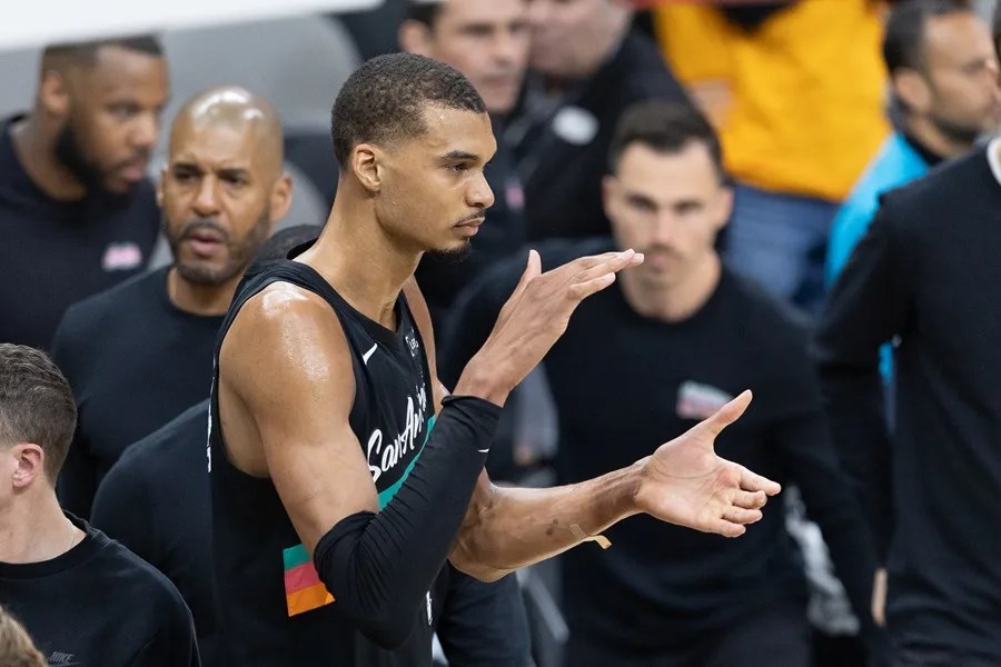 Wembanyama makes history and is unanimously chosen as the NBA's 'Defensive Player of the Year' | De Último Minuto English