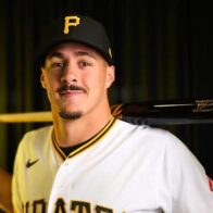 Konnor Griffin celebrates his 20 years with his first home run in the Major Leagues | De Último Minuto English