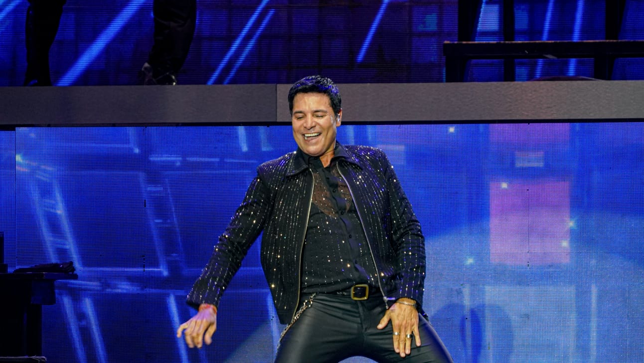 Chayanne conquistó una vez más el corazón de los dominicanos en su concierto en RD | De Último Minuto English