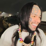 Tekashi sale de prisión y sorprende con un recuerdo firmado supuestamente por Maduro | De Último Minuto English