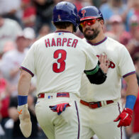Schwarber y Harper conectan jonrones seguidos y Filis vencen a Diamondbacks; Durán asegura el triunfo | De Último Minuto English