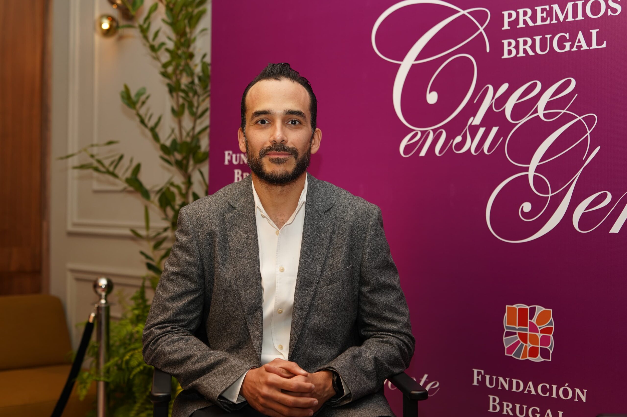 Oliver Olivo, filmmaker and director of the short documentary | De Último Minuto English