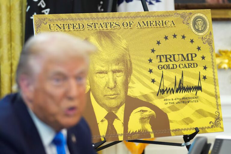 The United States approved the first "golden card" that enables millionaires from all over the world to reside in the country | De Último Minuto English