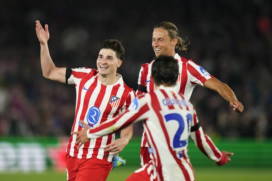 Atlético golpea en el Camp Nou y toma ventaja rumbo a semifinales de Champions | De Último Minuto English