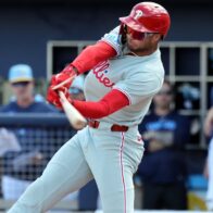 Phillies walk off Giants twice, complete doubleheader sweep | De Último Minuto English