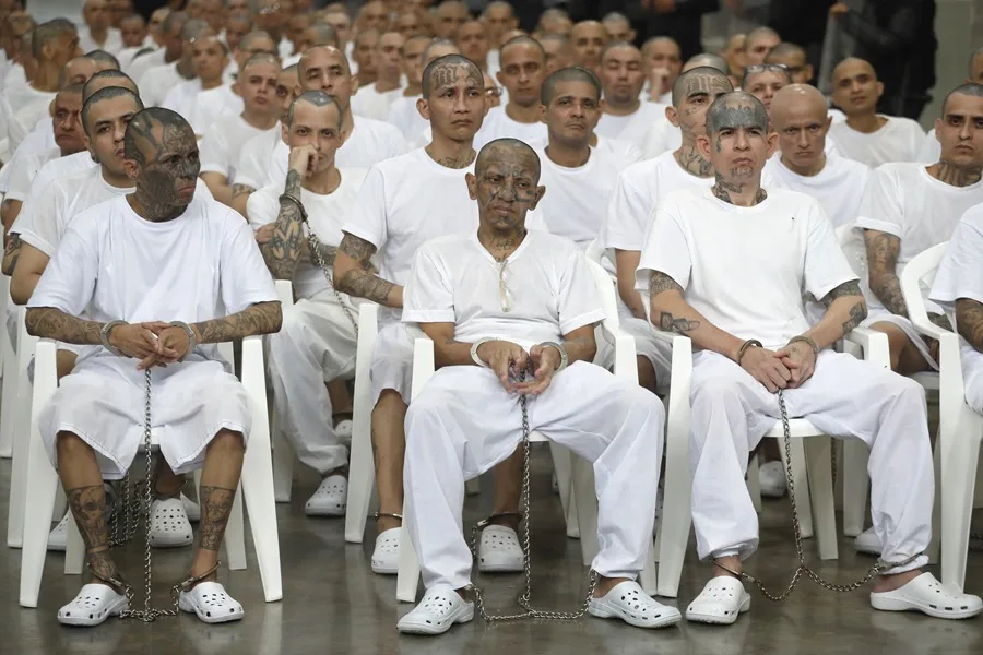 The unprecedented mega-trial against more than 400 alleged gang members advances in El Salvador | De Último Minuto English