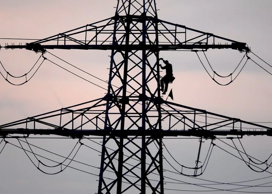 España y otros cuatro países europeos piden a la UE un nuevo impuesto a las energéticas | De Último Minuto English